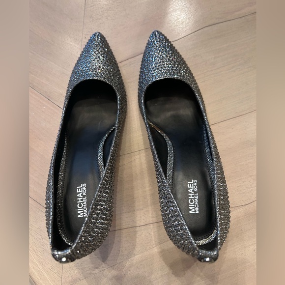 Michael Kors Dorothy Silver Crystal Embellished Pointed-Toe Pumps size 9 NWT - Picture 5 of 14